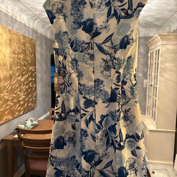 NWT Vince Camuto Blue and White Floral Scuba Knit Fit & Flare Dress. Size 10 - Picture 11 of 11